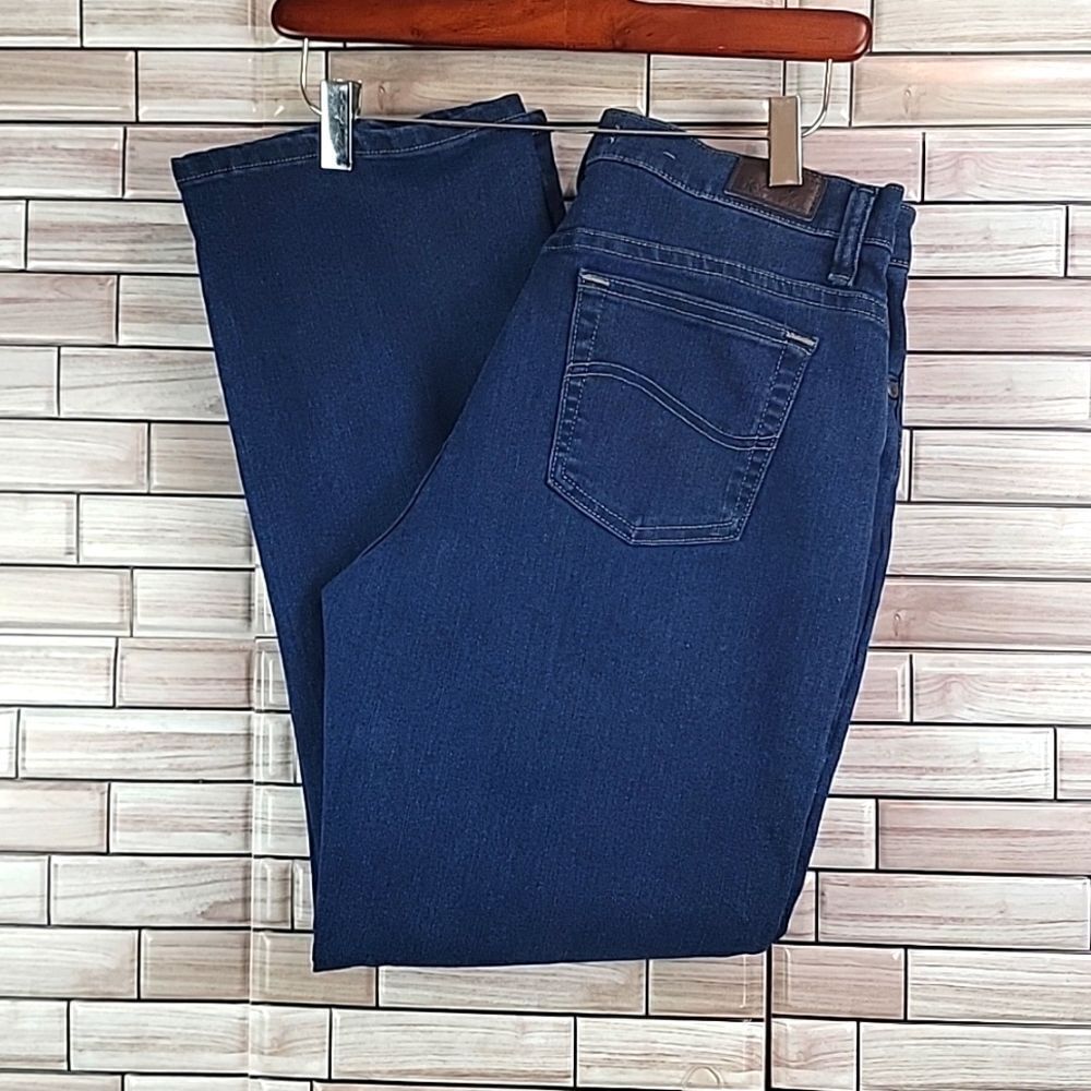 Lee relaxed fit at the waist blue denim jeans Size 8P